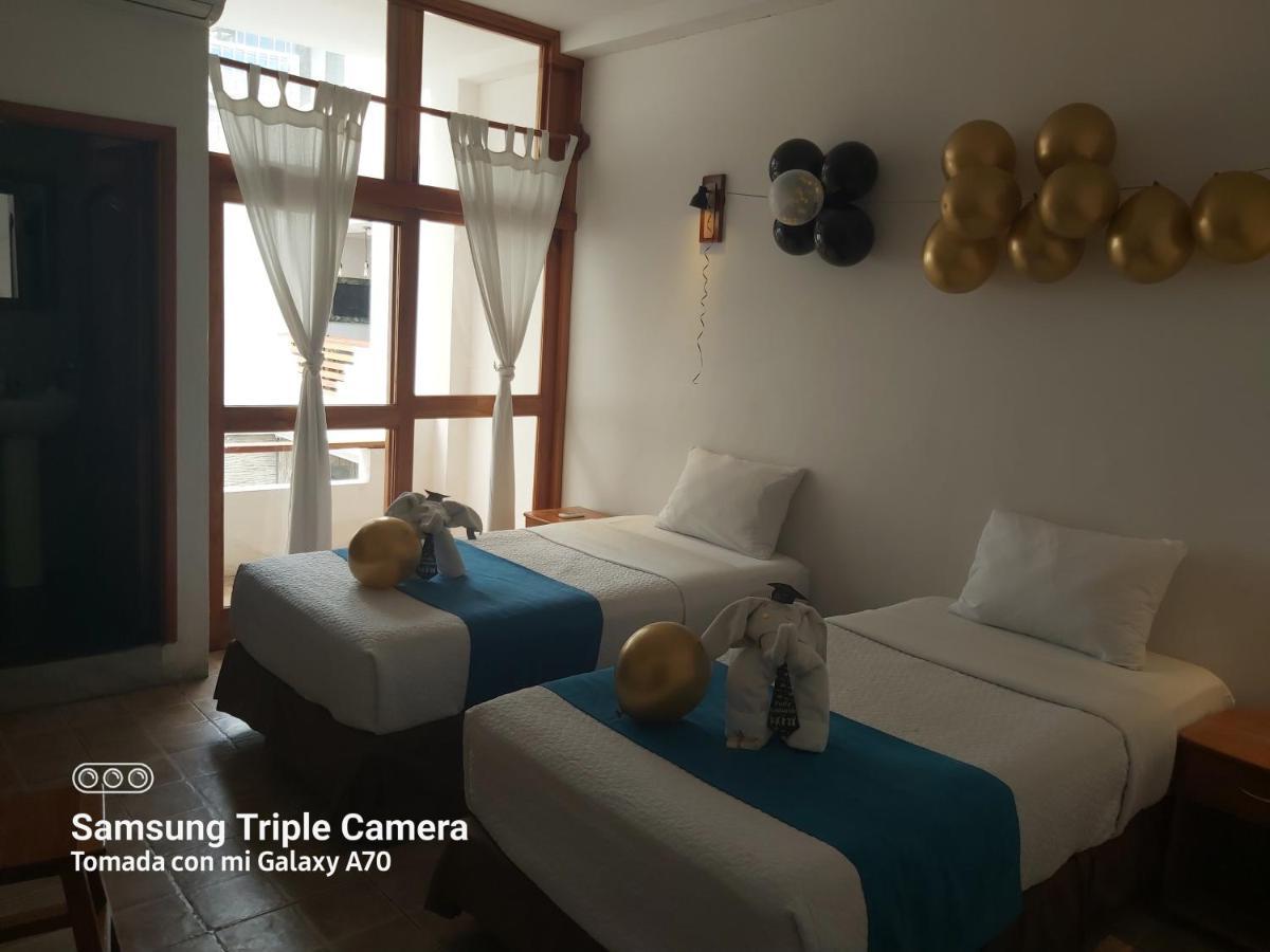 Galapagos Native Hostel Puerto Ayora Kültér fotó